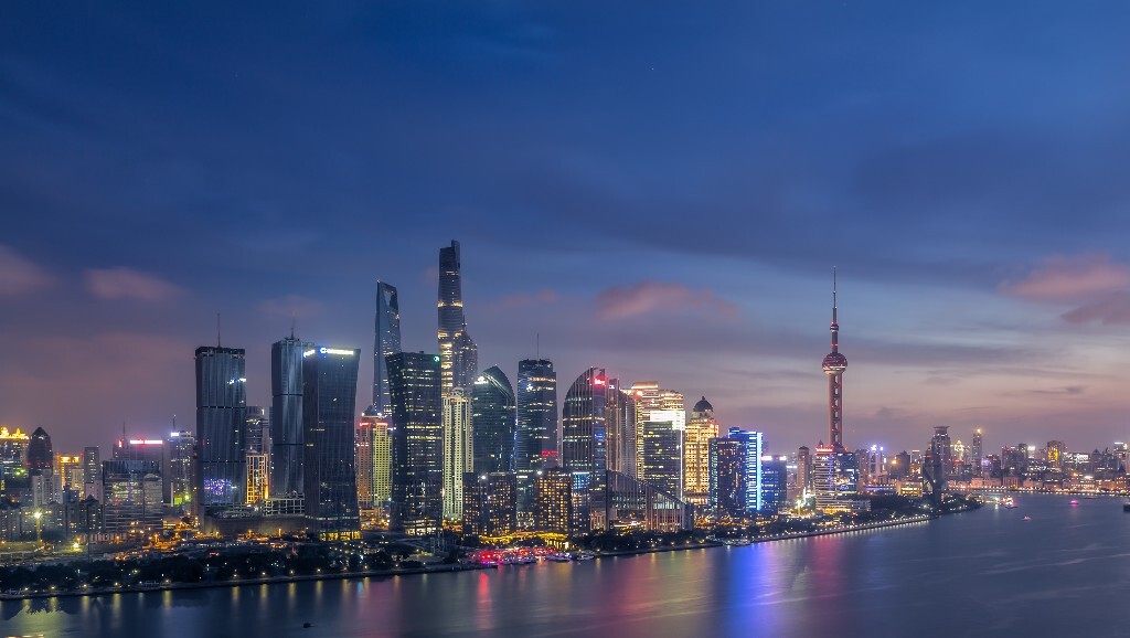 北外滩拍了好多次，附近的楼几乎都去爬过。