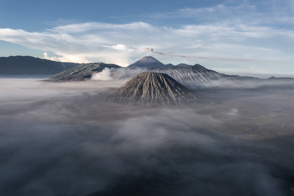 六月，开启一个人的印尼火山之旅，最难忘，最勇敢，最激情的23岁，连续五天夜间鏖战加高强度徒步，这才是年轻人该干的事。