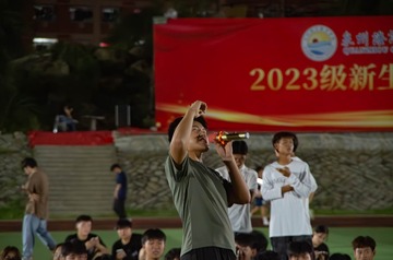 608886