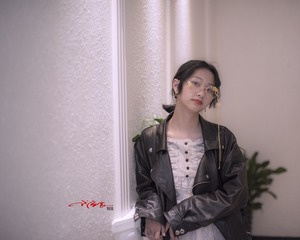 922767