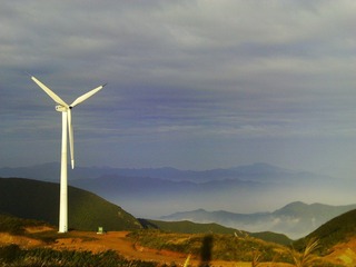 standing there guarding  the mountain
