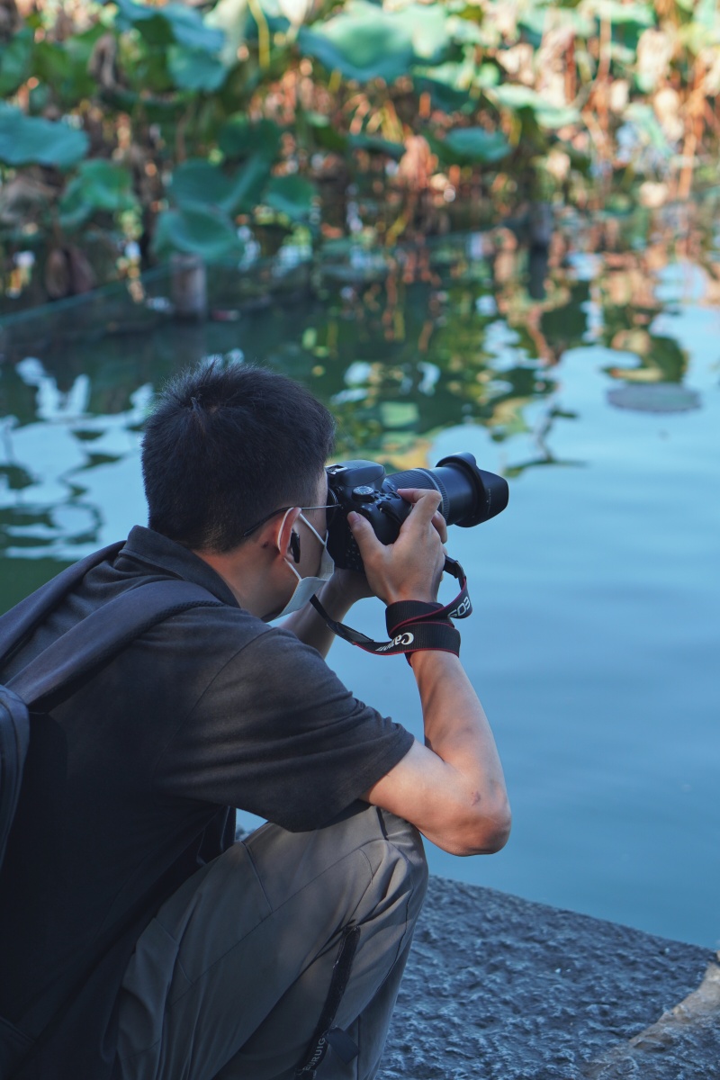 拍西湖美景的摄影师们