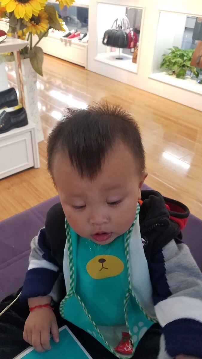 瓜子头发型男宝宝图片