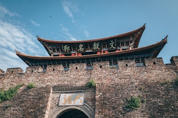 001