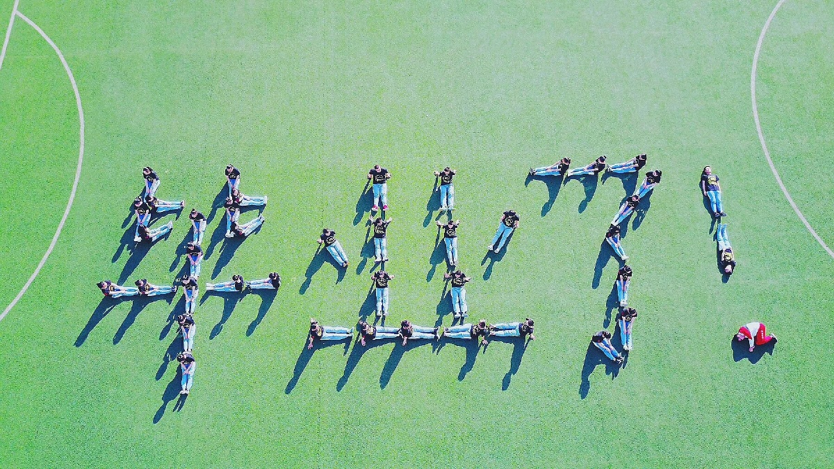 去年给附中同学们航拍的毕业照