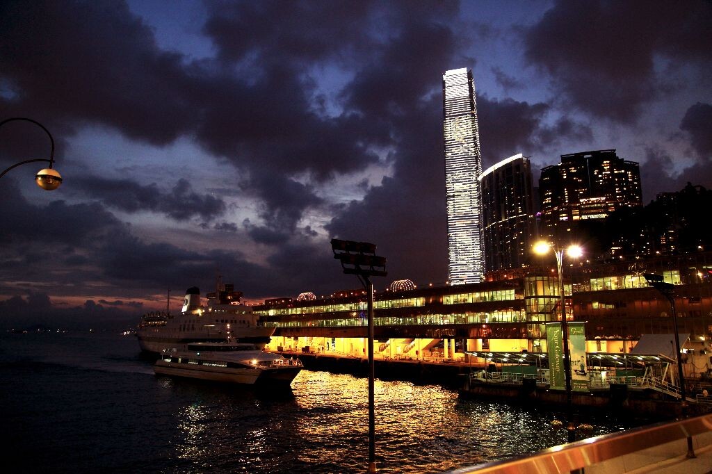 去年八月刚买相机时照的，在香港海港城。感觉还不错啊<br />
应该是刚学摄影时照的