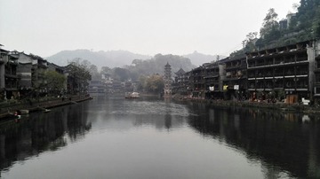 385230