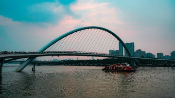 7D25FA31-18EF-4DAF-B420-CD748B472F1C/L0/001