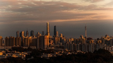 122153