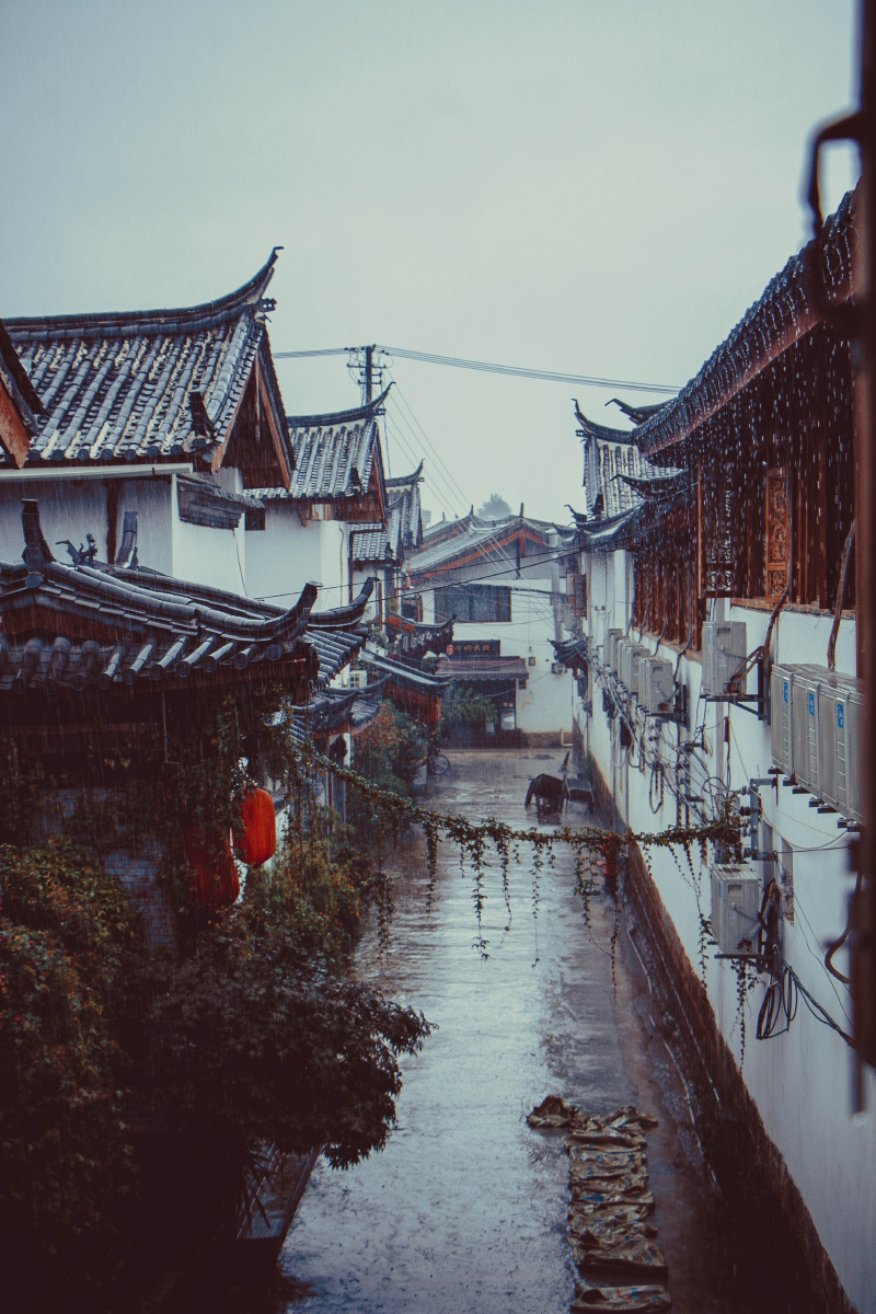 雨中古镇