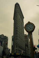 1022946