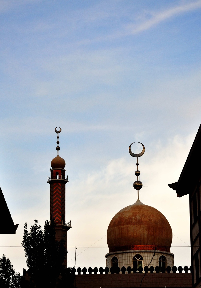 清真寺 br /> 原打算在雅丹看日落,然后再赶回来的,现在既然回来早了