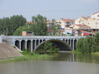 18957