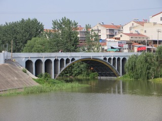 18958