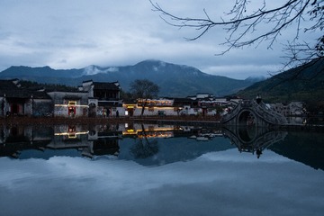 716952