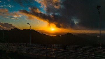 001