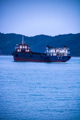76487