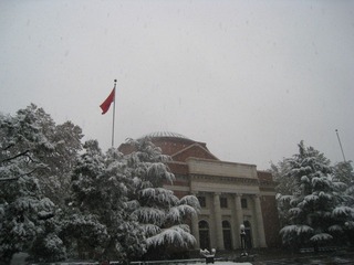 雪中的礼堂