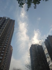 584435
