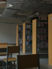 1002571