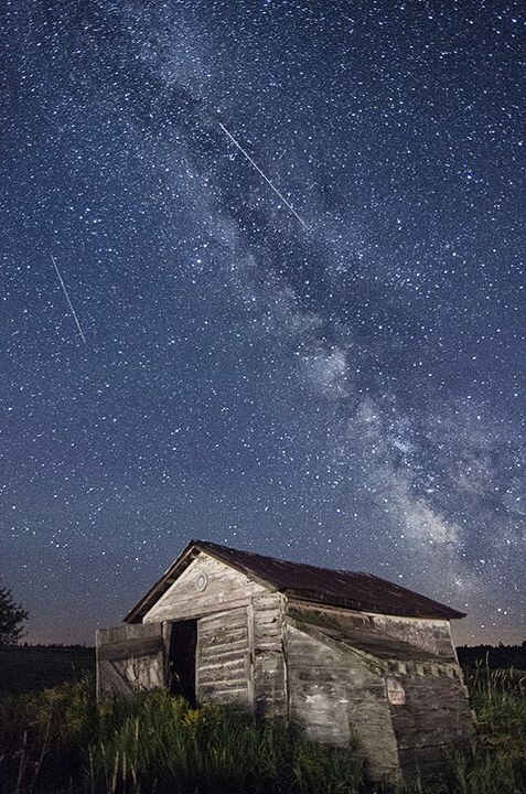 Milky Way &amp; Abandoned Barn<br />
