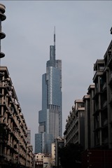 669758