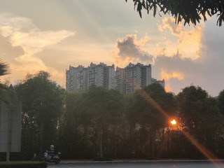 1000076573