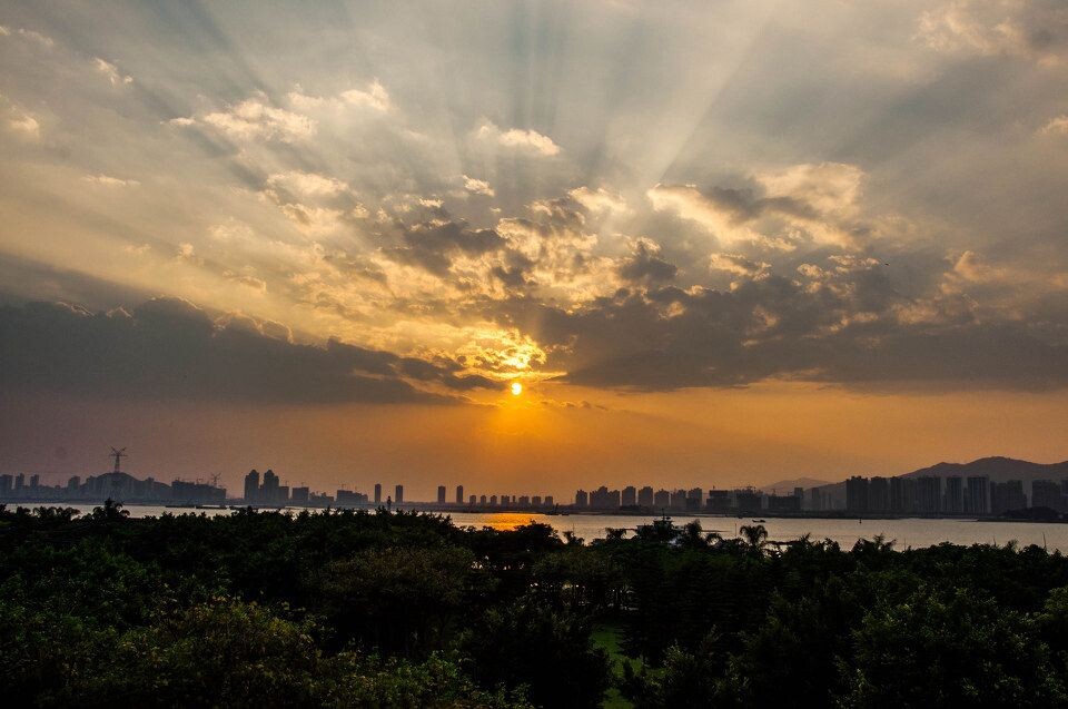 落日2P<br />
海湾公园小山丘