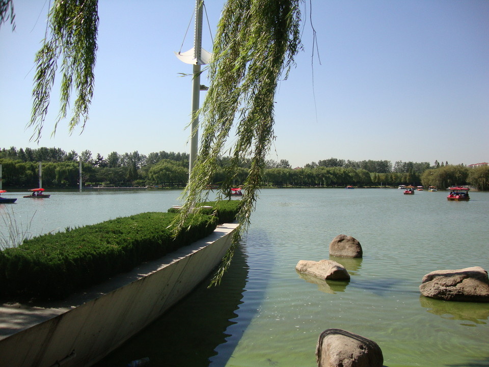 秋高气爽 荡漾湖心