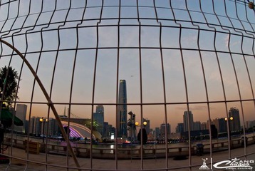 鐵欄困住的海心沙