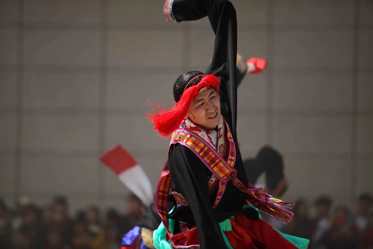 五彩锅庄舞之一一玉树伊舞