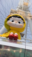 76979