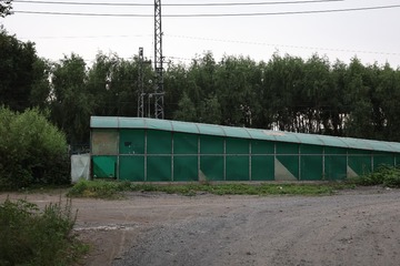 443915