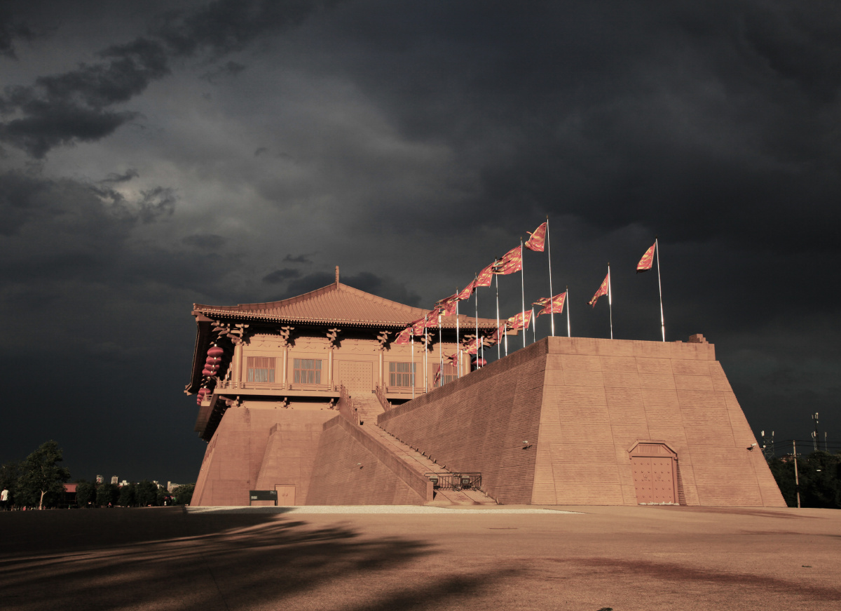 乌云下的丹凤门