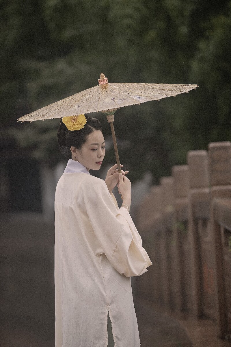 一组雨中古风汉服写真模特很敬业说就喜欢下74