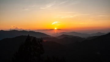 133015