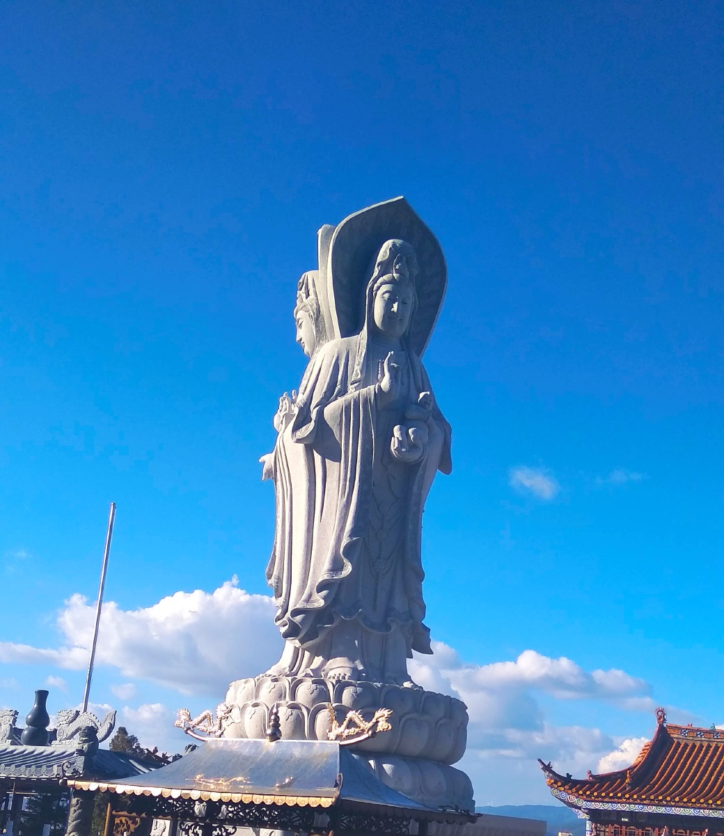 楚雄西山森林公园佛教圣地兴隆寺图片