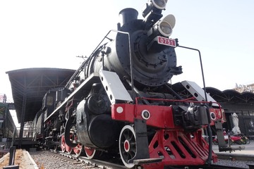 114910