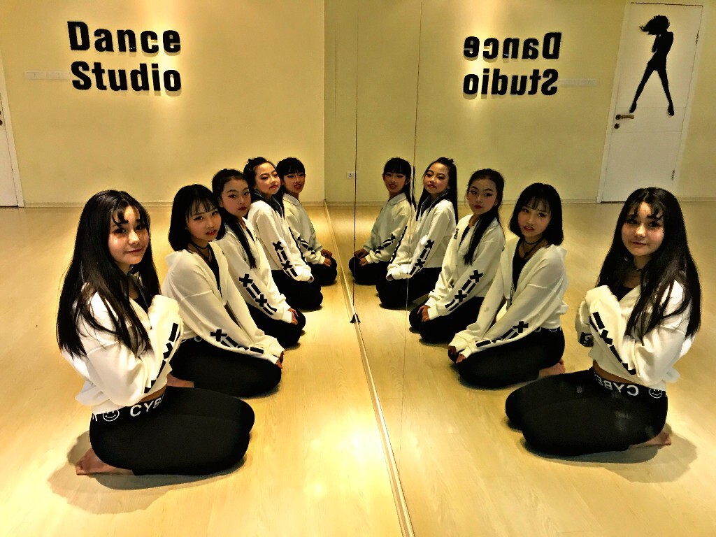 爱美无罪四人舞蹈视频,韩国女团舞步简单适合初学者