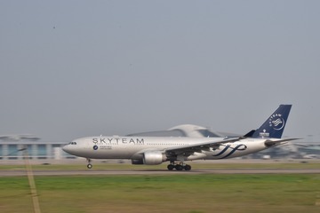 860906