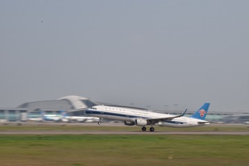860907