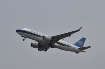 860883