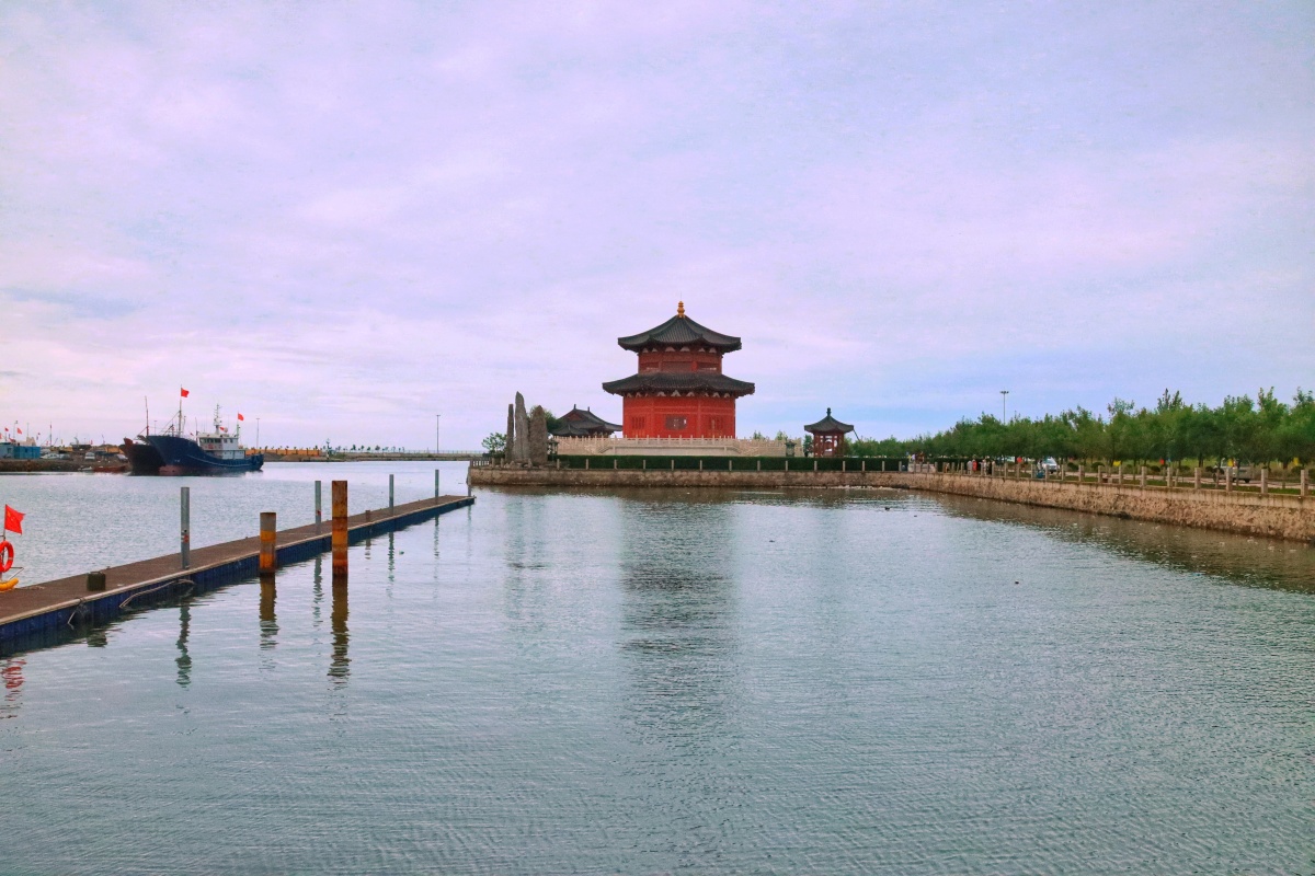 港口游记日月同辉立秋后港湾观光鱼上钩方才感叹暑难耐立码就到秋风口