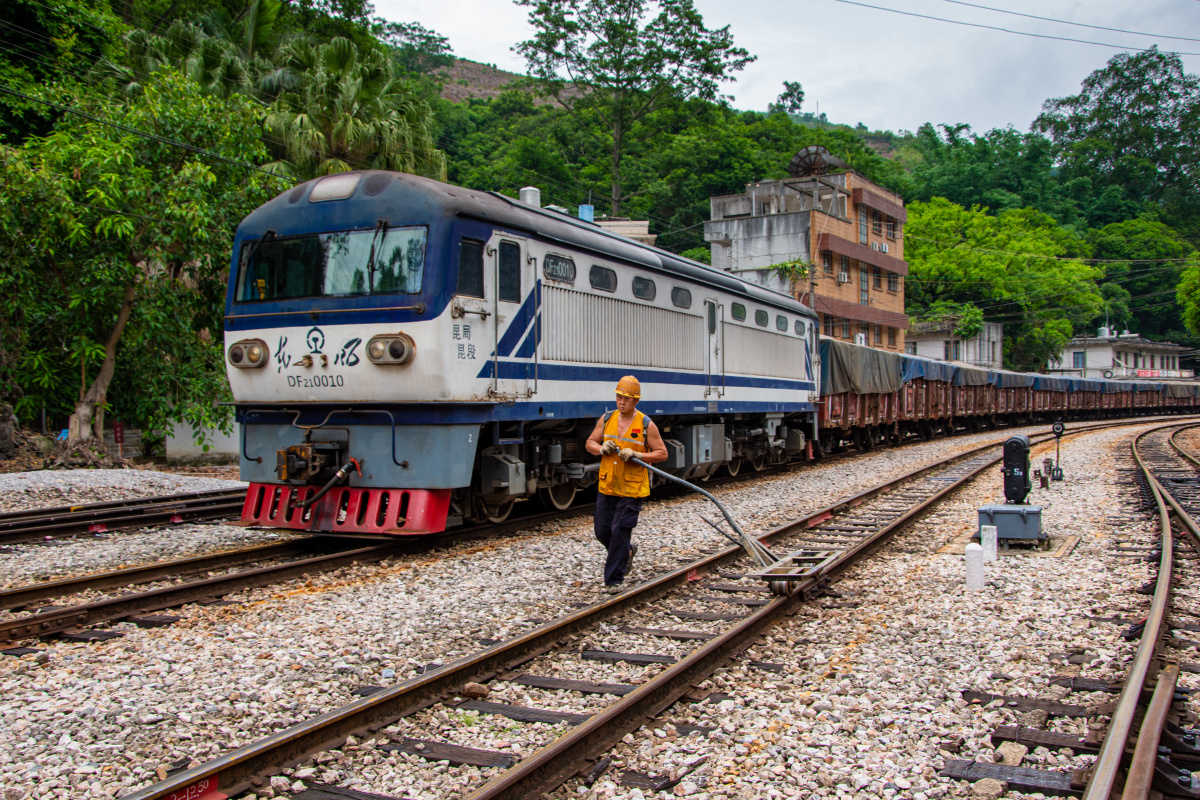 屏边·腊哈地火车站 - 白章磊 - 图虫