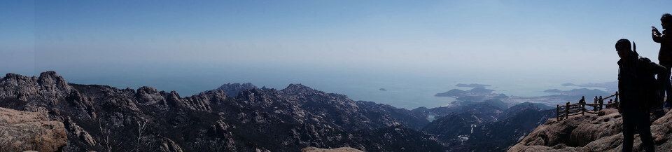 海天一色<br />
崂山看海