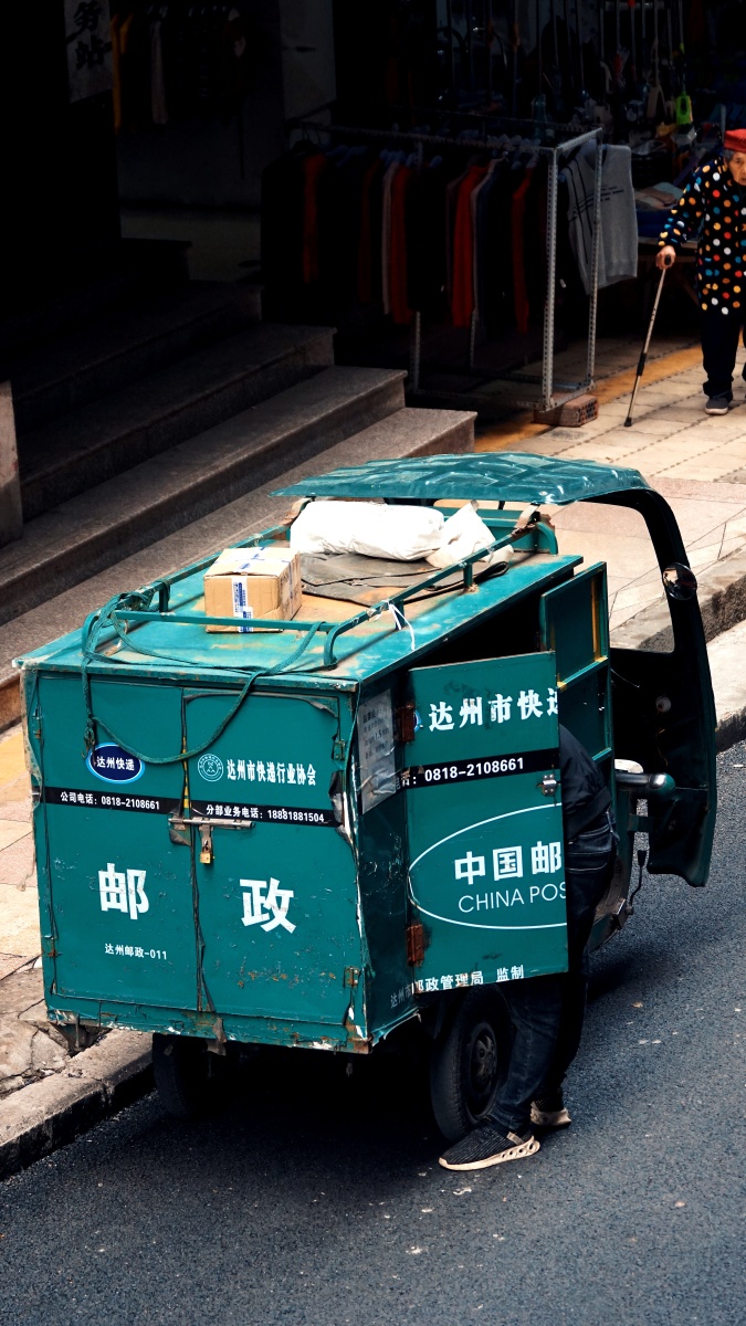 百年邮政传情达意