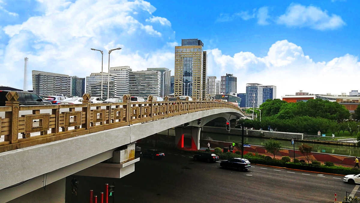 上海长宁路古北路桥景