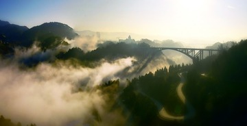 高桥     山路     雾浪涌