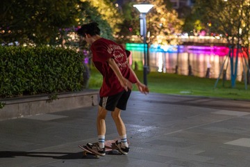 297495