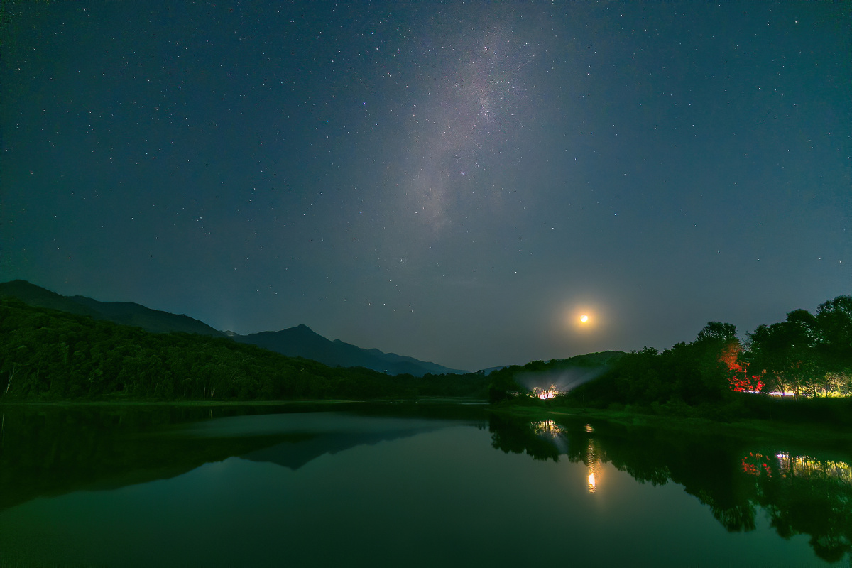 宁静的夜晚82同辉